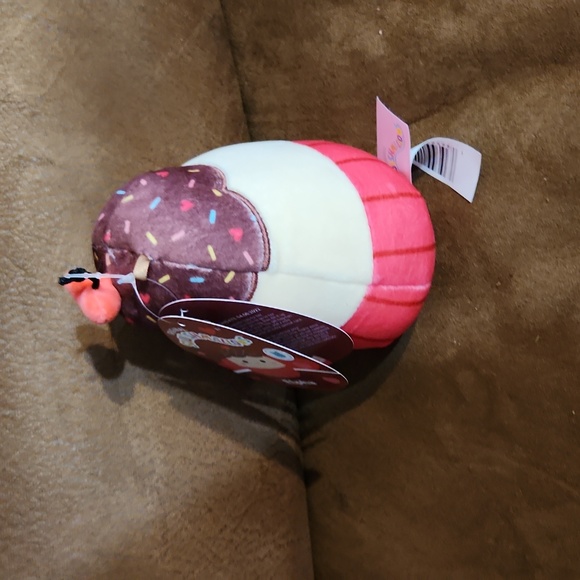 NWT 5” Elpha the Cupcake Squishmallow FTM Ltd Edition - Picture 5 of 7